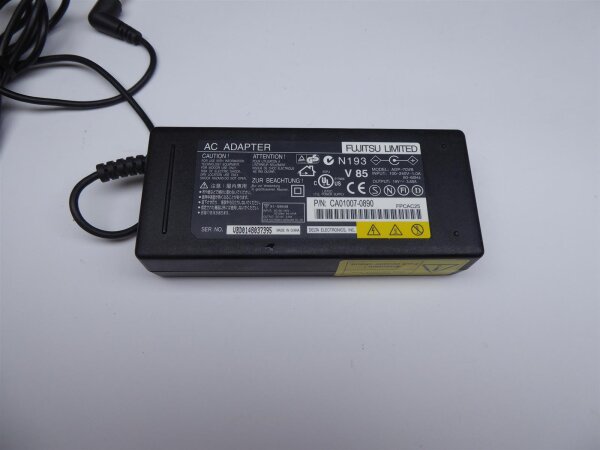 ORIGINAL Fujitsu Notebook Ladegerät Netzteil 70W (19V / 3,69A) + Stromkabel