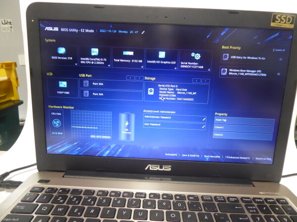 ASUS X556U NoteBook mit Speicher ohne HDD und Netzteil geht an